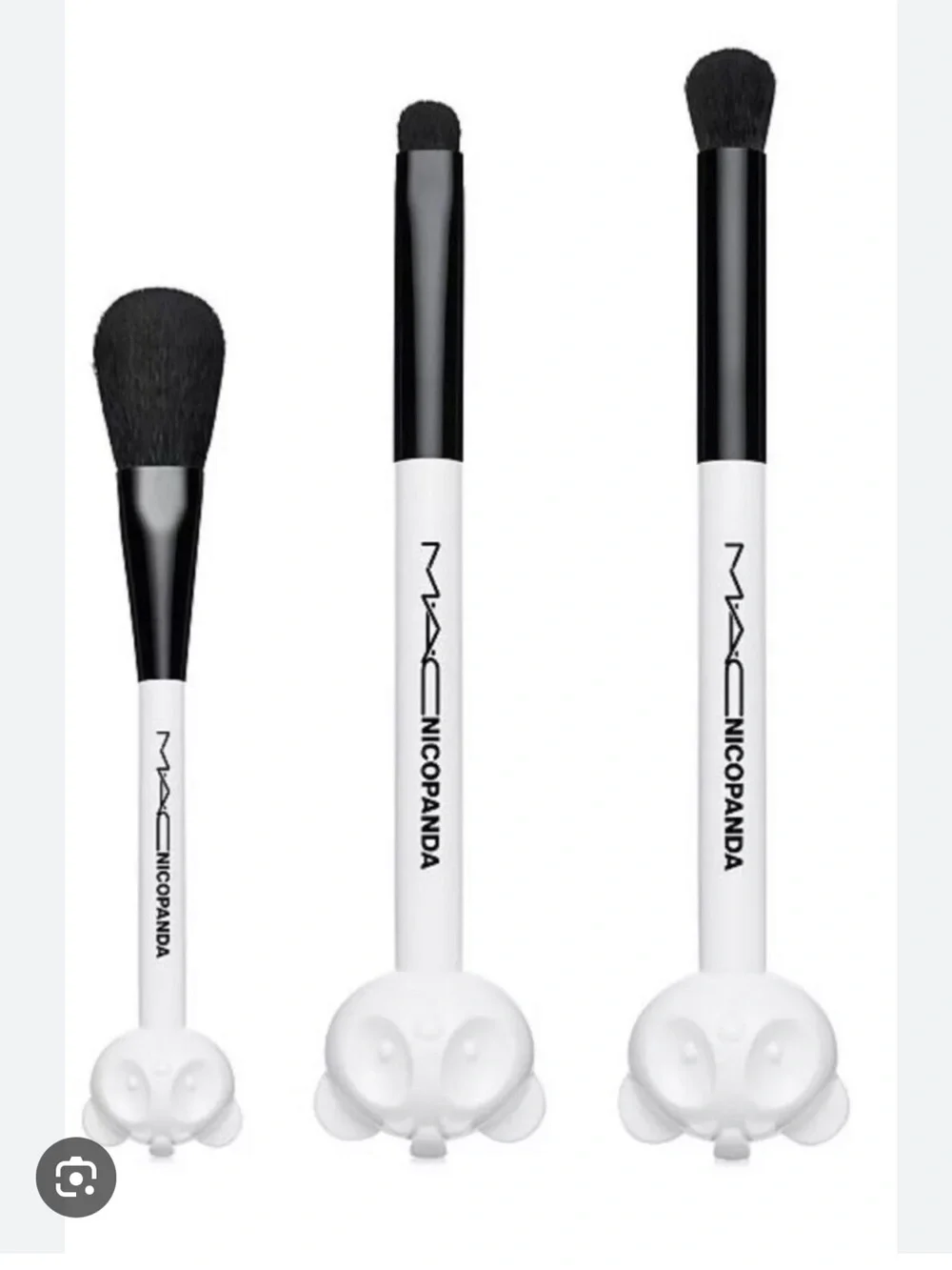 NEW!  MAC Cosmetics White Handle Makeup Brush Set with Black Bristles